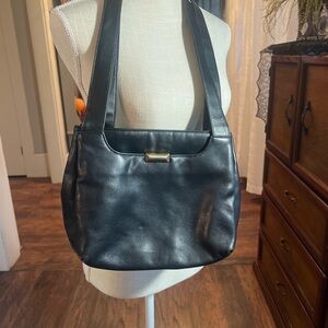 Elegant Black Leather Shoulder Bag